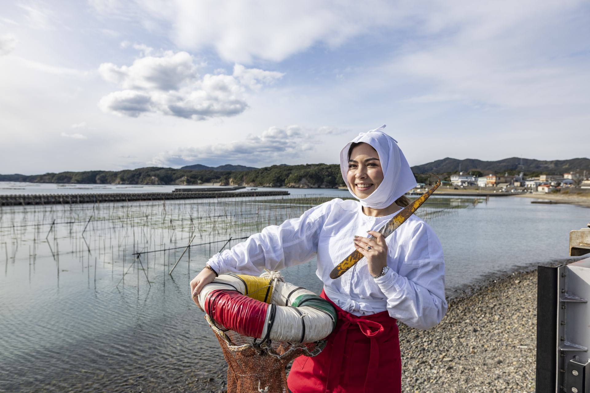 伝統的な海女の衣装に着替えて、水中の冷たさを想像してみよう！