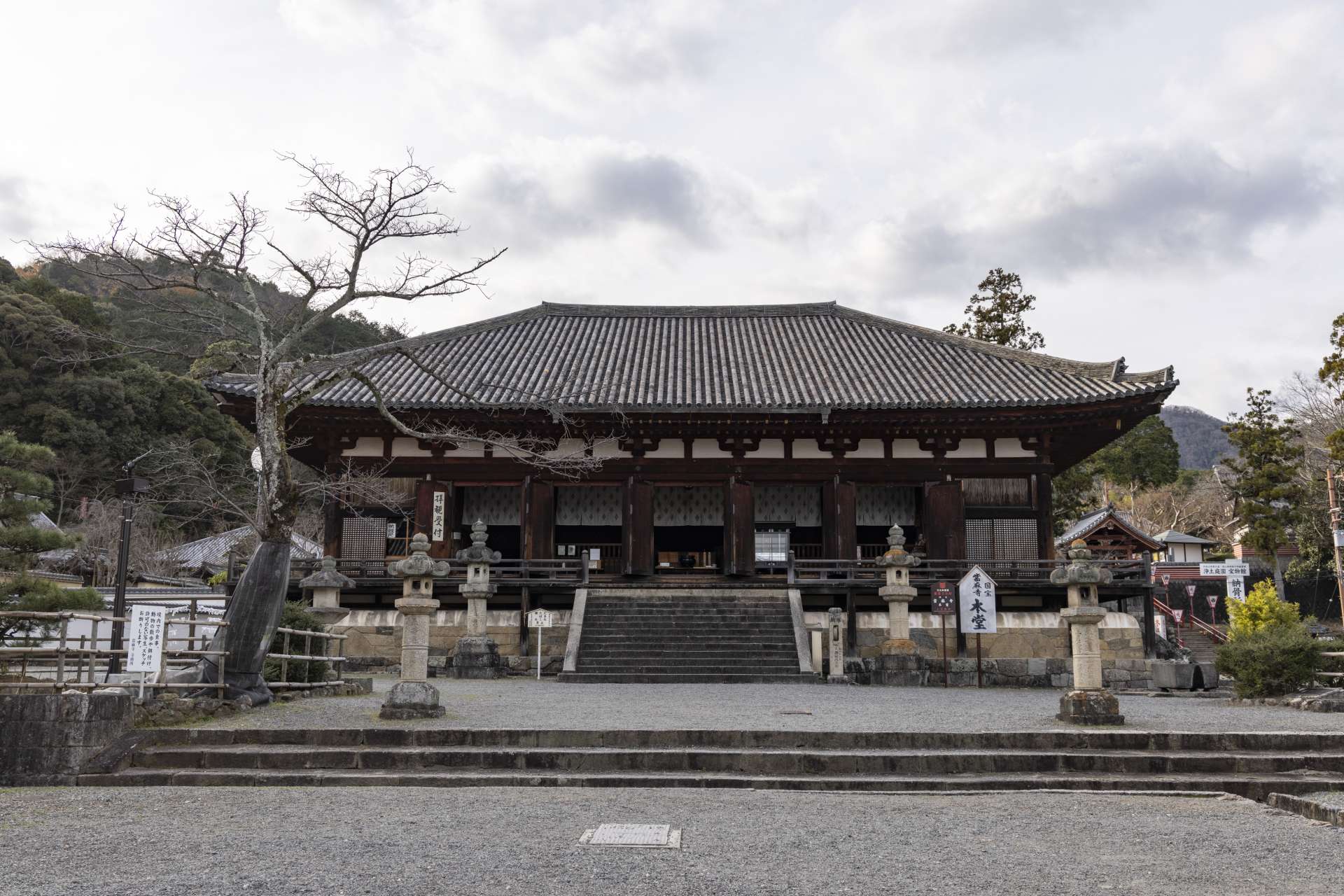 當麻寺の境内にて。