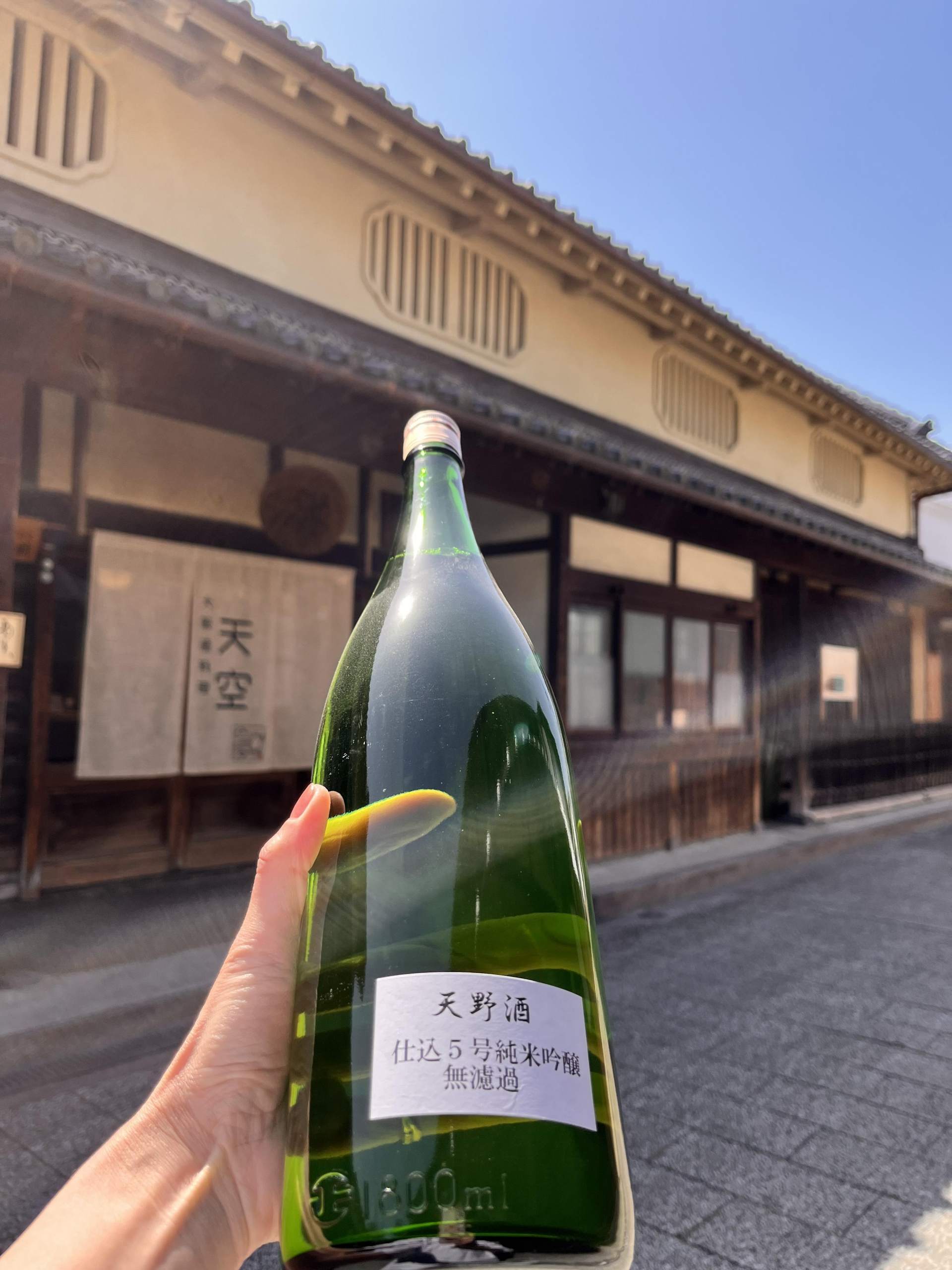 Starting with freshly brewed sake directly from the brewery and the notes of different Amano sake to taste.