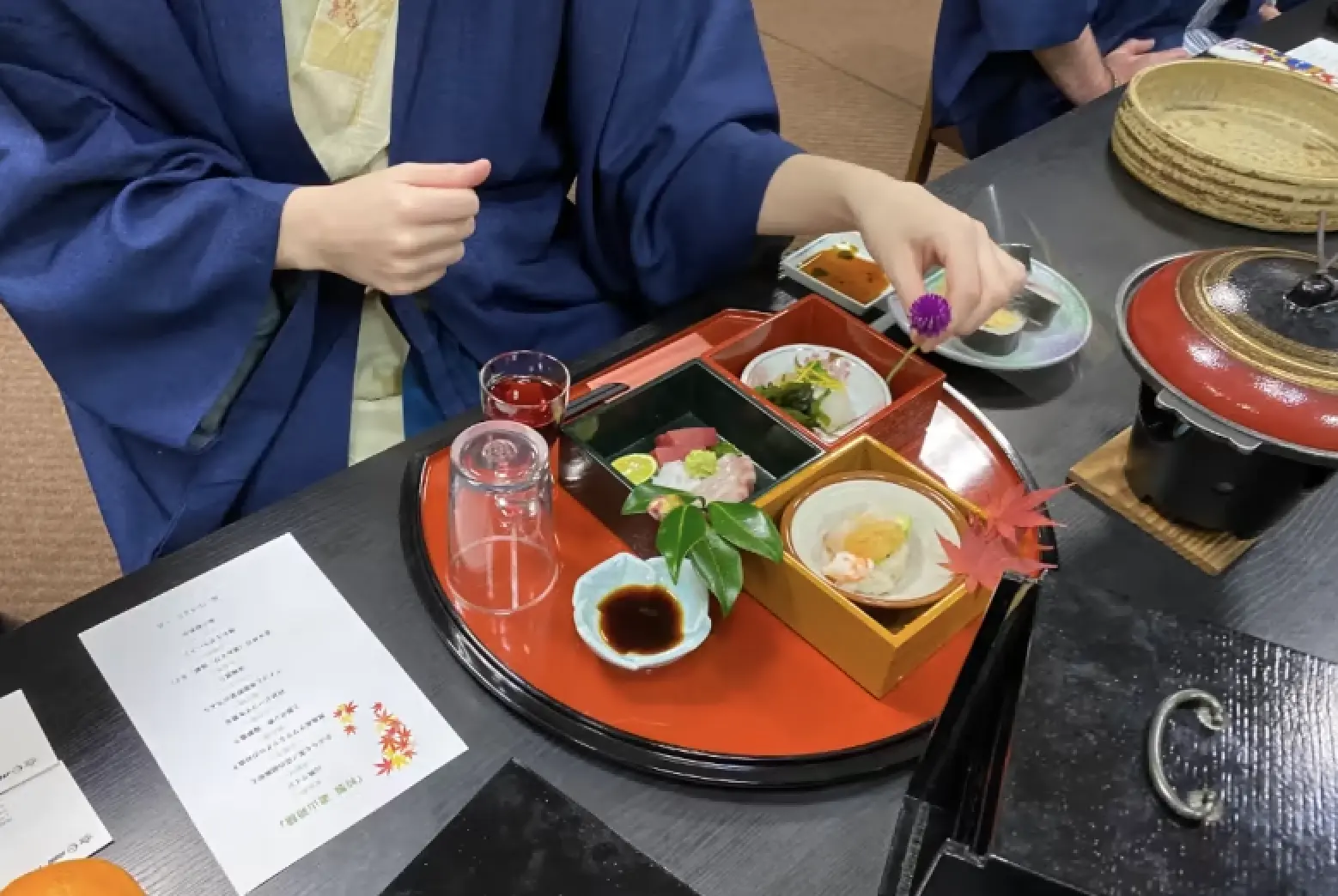 上勝町の山野の草木で重箱を彩りながら、和食のもつ美意識の世界を体験