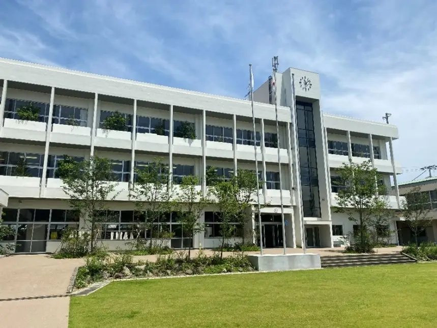 Exterior of Ei-To (the former Ei Elementary School)