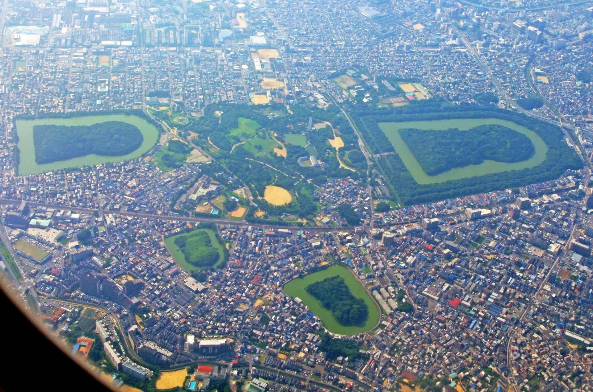 大小様々な古墳が点在する堺市