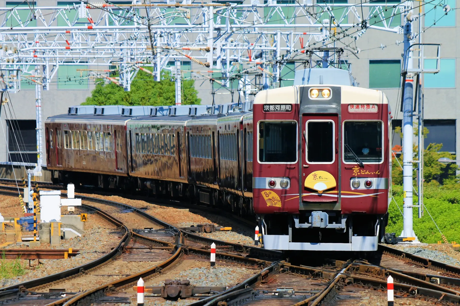大阪梅田駅と京都河原町駅を結ぶ阪急京都線