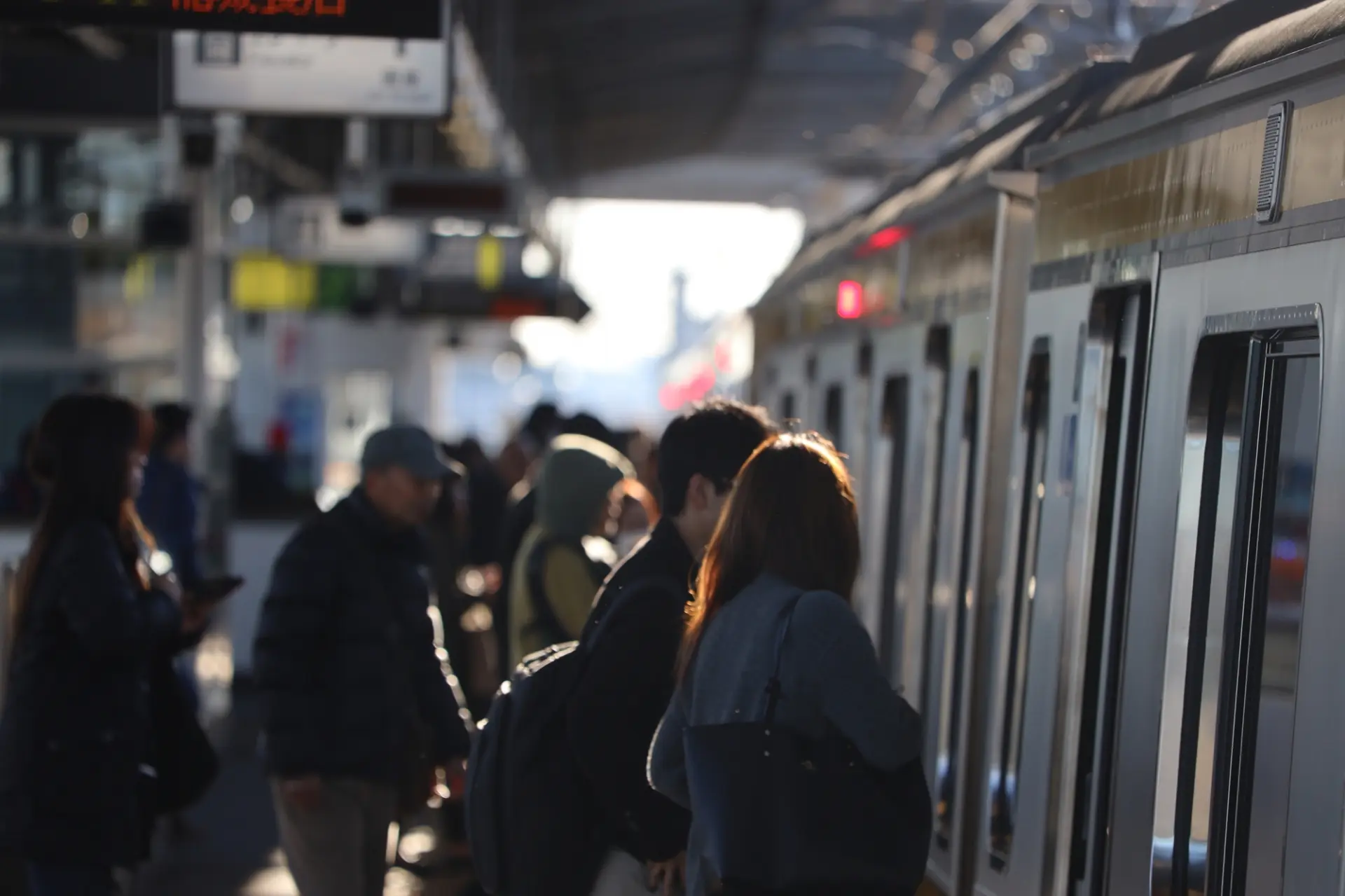 混雑する時間帯をなるべく避けて移動の負担を減らそう