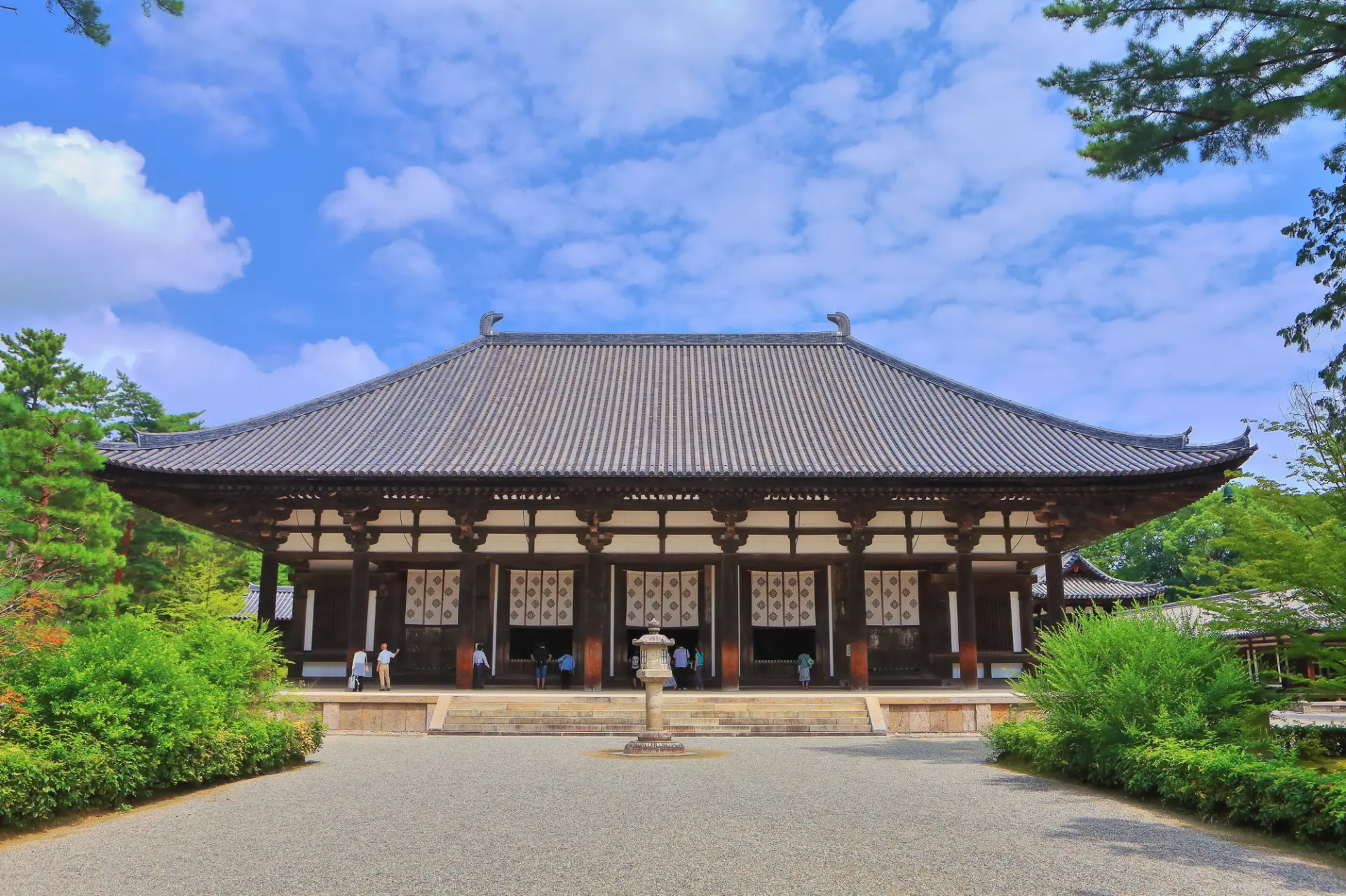 奈良時代創建の金堂建築が残る唐招提寺の金堂