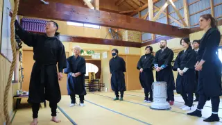 当時の忍者の暮らしを自ら実践する忍者マスターによる
今を生きる術を学ぶ本格的プログラム