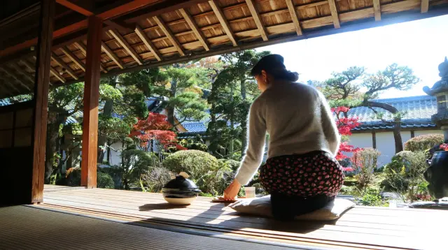 伊賀の伝統工芸「伊賀焼」、その歴史と文化を感じる「老舗窯元　長谷園の特別見学ツアー」　
～天保3年創業伊賀焼窯元をプライベート見学。通常非公開家屋で日本庭園を眺めながら伊賀焼土鍋で炊いた伊賀米を味わう～
