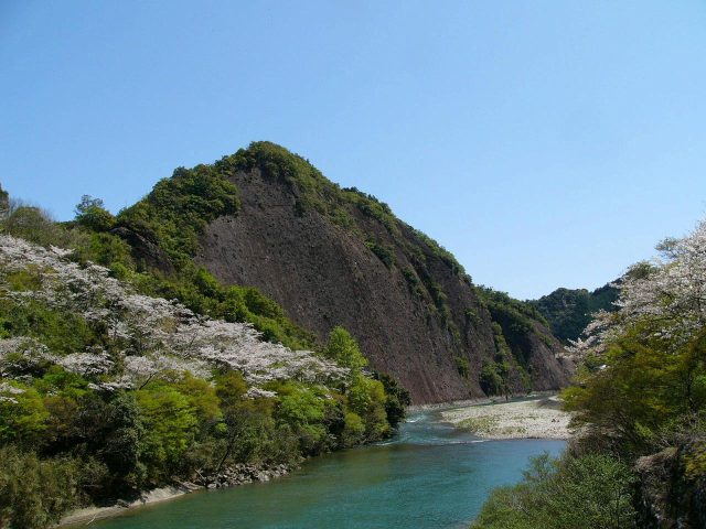 古座川の一枚岩