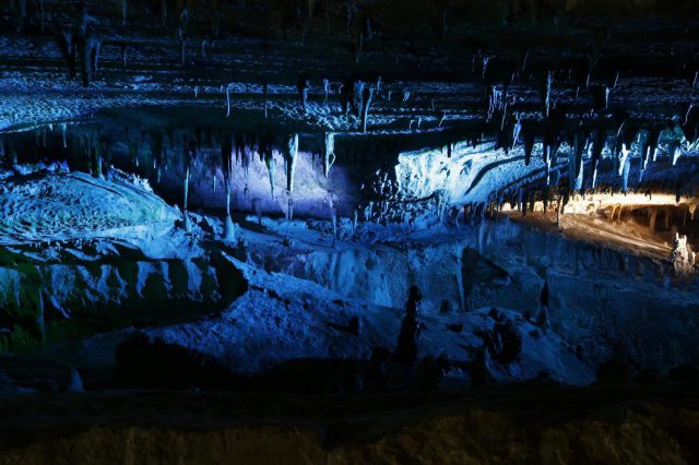 Cueva de piedra caliza de Menfudo