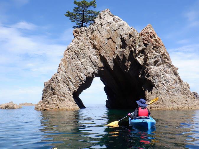 Impressive views right before your eyes! Uradome Coast Kayak Tour