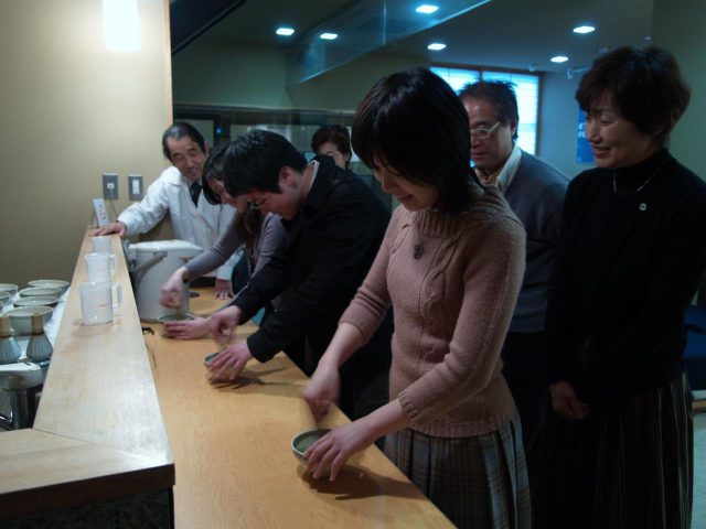 Visit an Uji green tea factory and an authentic tea room – Marukyu Koyamaen