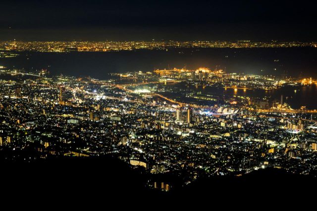 Vista nocturna de 10 millones de dólares desde el monte Rokko