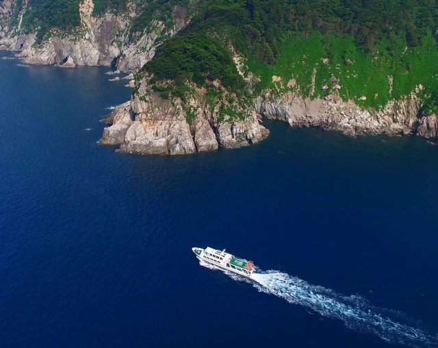 Take a cruise along one of the most scenic stretches of coast on the Sea of Japan - Sotomo Scenic Cruise