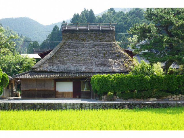 茅葺古民家を一棟貸し切る宿美山FUTON&Breakfast