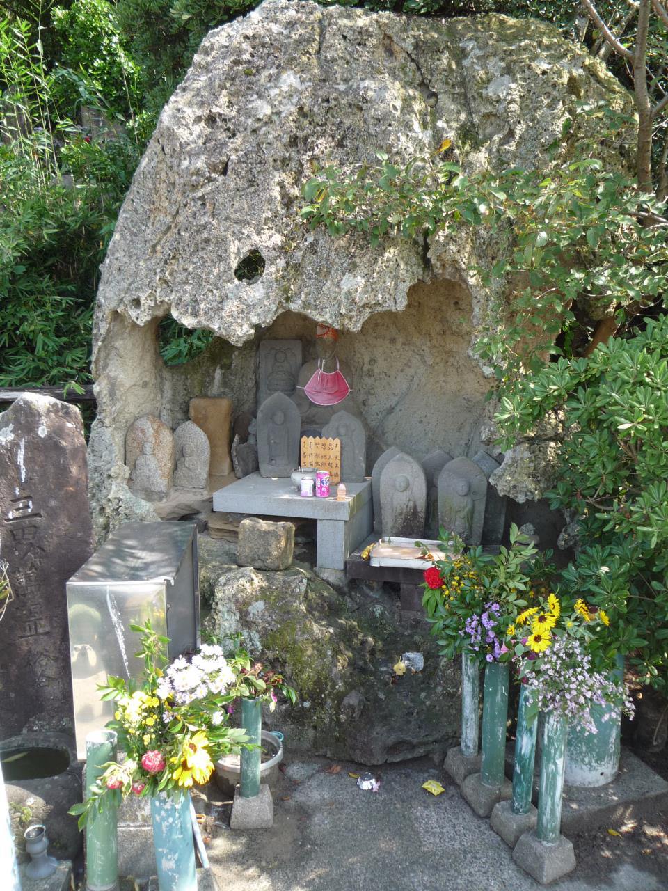 Iwaya Jizo Statues