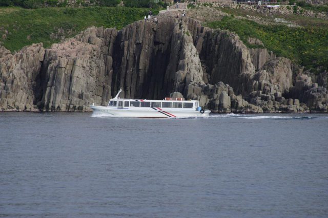 Bateau touristique de Tojinbo