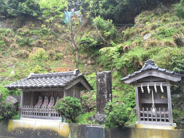 Faille de Denyu et monument du tremblement de terre