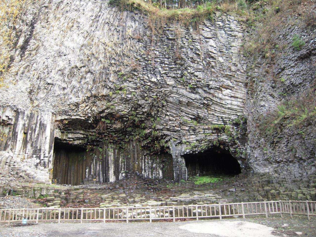 Grotte de Genbudo