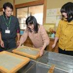 Experiencia en fabricación de papel japonés.