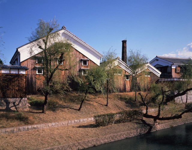 Un musée du saké qui présente le brassage du saké et l'histoire du saké dans le producteur de saké japonais Fushimi - Gekkeikan Okura Sake Museum