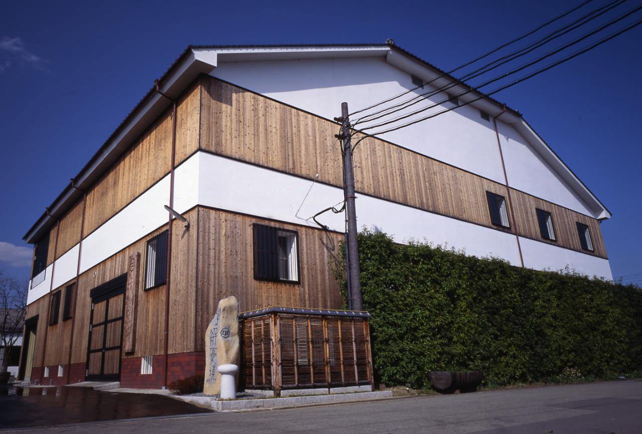 今も昔も変わらぬ自然豊かな丹波の酒蔵 -西山酒造場