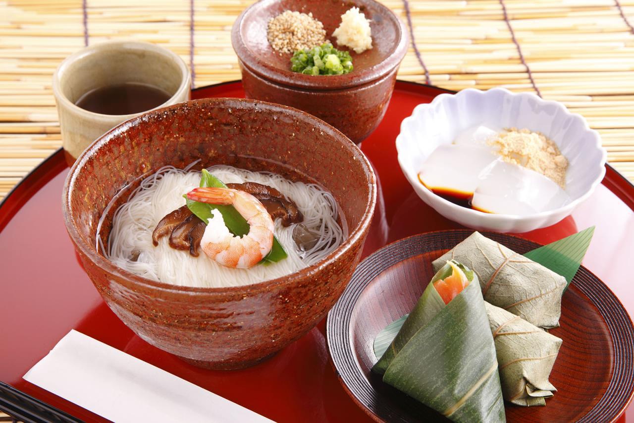 手延べそうめんの製造工程の紹介・体験 -三輪そうめん山本 「麺ゆう館」