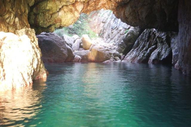 [Tottori/Sea Kayak] ¡Explora el mar del Geoparque San'in Kaigan con un kayak!Ryujin Cave Attack Course