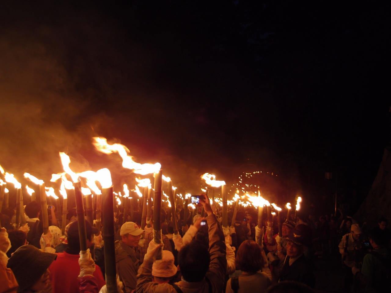 festival de inauguración de la montaña de verano de oyama[Reiwa 4to año Oyama festival de apertura de montaña de verano Eve festival procesión de antorchas cancelada]