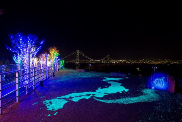 Le pont Akashi Kaikyo s'allume