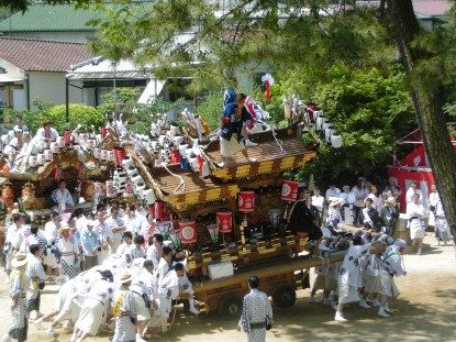 保仓神社一年一度的祭典