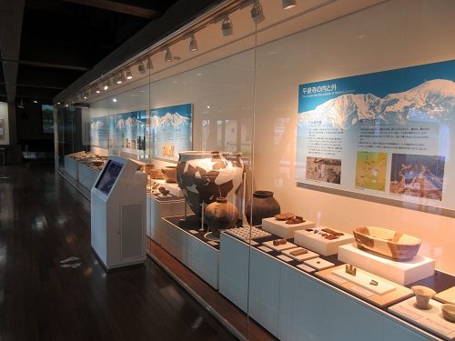 館内風景。史跡白山平泉寺の発掘調査で見つかった物を展示してています。