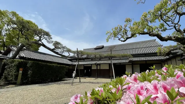 南側・表長屋門付近から見たゲンカン