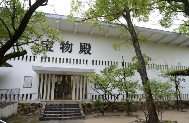 湊川神社宝物殿