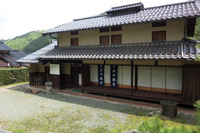 上垣守国養蚕記念館
