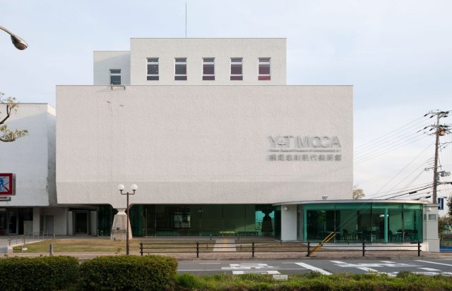 横尾忠則現代美術館の外観