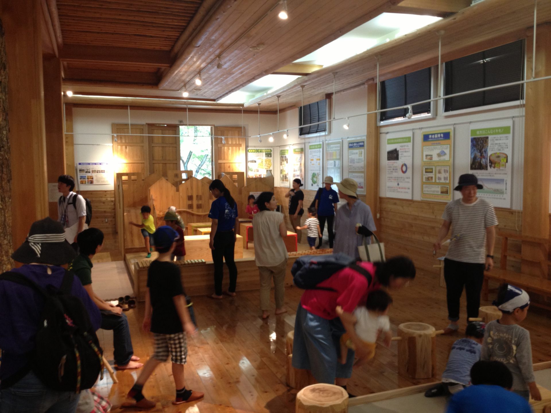 県立「21世紀の森」森林学習展示館