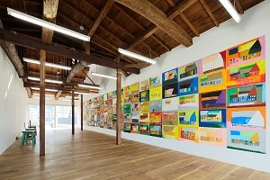 美術館２階展示室　2013年開催 堀田哲明展「たくさんのひとつの家」の展示風景