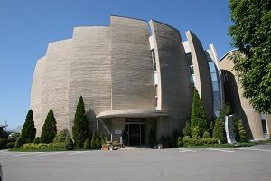 独創的な外観は、赤塚植物園グループのイメージである「花と地球」をモチーフにしています。