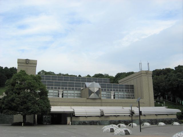 徳島県立図書館