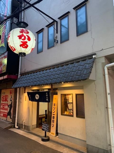 A large lantern with the name of the restaurant on it is a landmark.