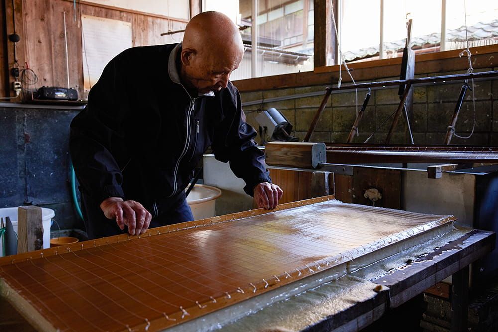 See a Master “Echizen” Papermaker’s Craft Unfold Before Your Eyes