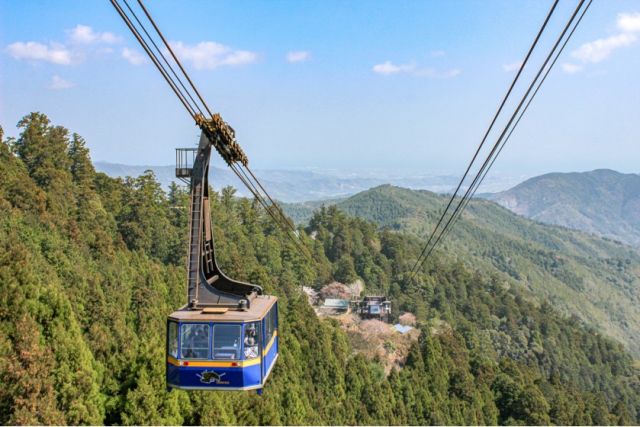 A ropeway with capacity for 101 passengers