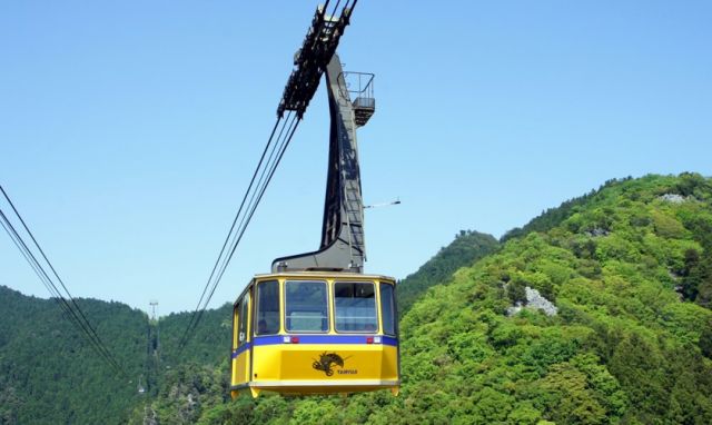 A ropeway with capacity for 101 passengers