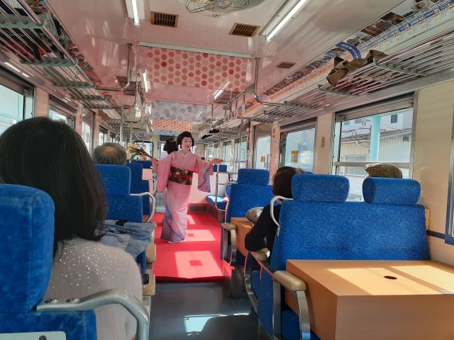 Awara Geiko and Tatami Room Train