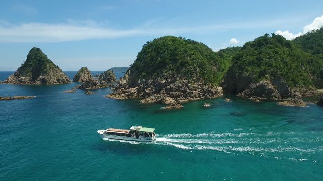 Sightseeing cruise and the blue sea of Iwami