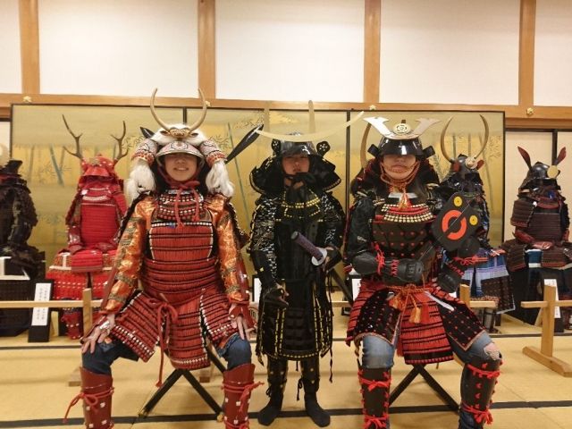 This samurai armor fitting experience is available for adults and children.
withsasayama（C）