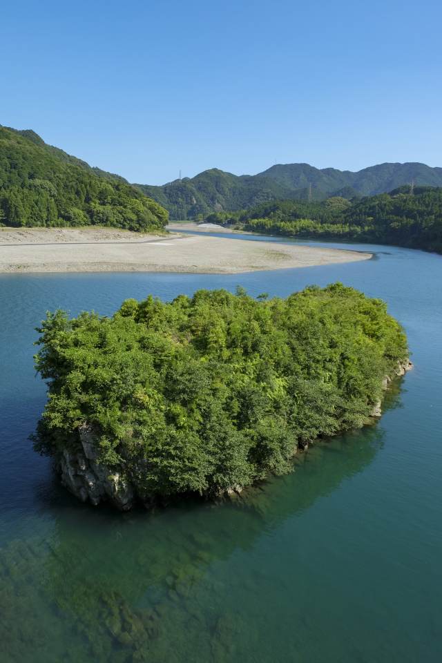 熊野速玉大社の境内でもある神聖な島”御船島”