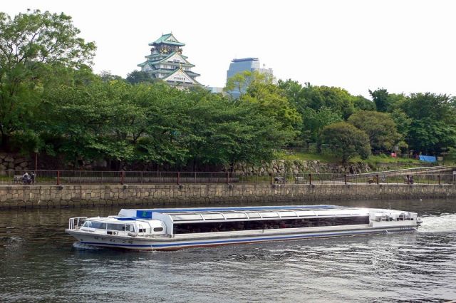 Osaka Castle Museum and the Aqua Liner