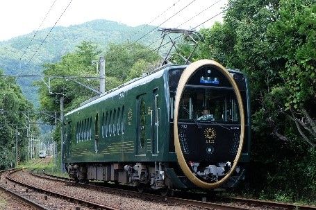 夏の比叡山と観光列車「ひえい」
(c)叡山電鉄株式会社