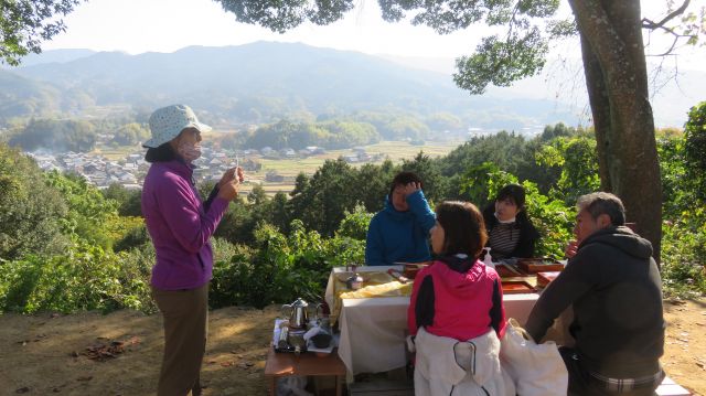 Feast on an excellent breakfast and roasted food at scenic points where the original landscape of Japan spreads out.
